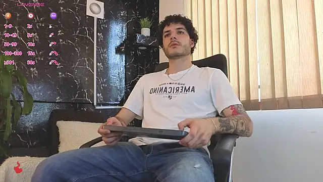 Snapshot of Rafael_Mendezz chatting on 04/04/26, 08:04 Rafael Mendezz online show from 04/04/26, 08:04