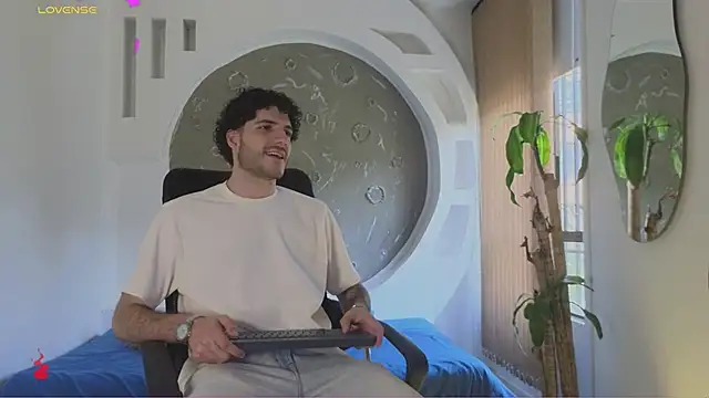 Snapshot of Rafael_Mendezz chatting on 03/15/26, 05:31 Rafael Mendezz online show from 03/15/26, 05:31