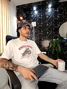 Snapshot of Rafael_Mendezz chatting on 03/26/26, 08:29 Rafael Mendezz online show from 03/26/26, 08:29