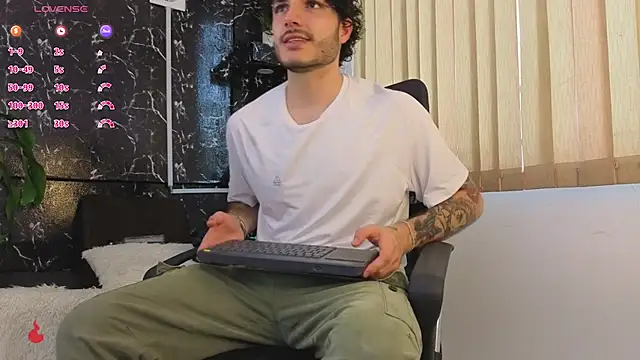 Snapshot of Rafael_Mendezz chatting on 04/07/26, 08:32 Rafael Mendezz online show from 04/07/26, 08:32