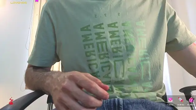 Snapshot of Rafael_Mendezz chatting on 03/20/26, 08:10 Rafael Mendezz online show from 03/20/26, 08:10