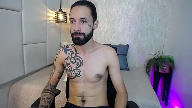 Snapshot of Hisoka_011 chatting on 02/17/26, 07:44 Hisoka 011 online show from 02/17/26, 07:44