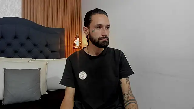 Hisoka 011 online show from 04/10/26, 07:43