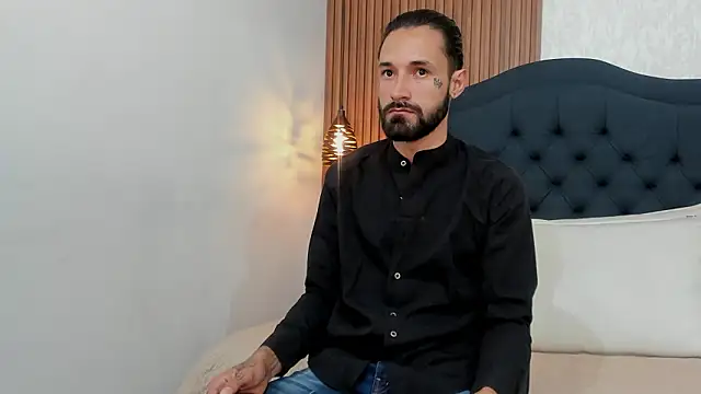 Snapshot of Hisoka_011 chatting on 02/15/26, 12:59 Hisoka 011 online show from 02/15/26, 12:59