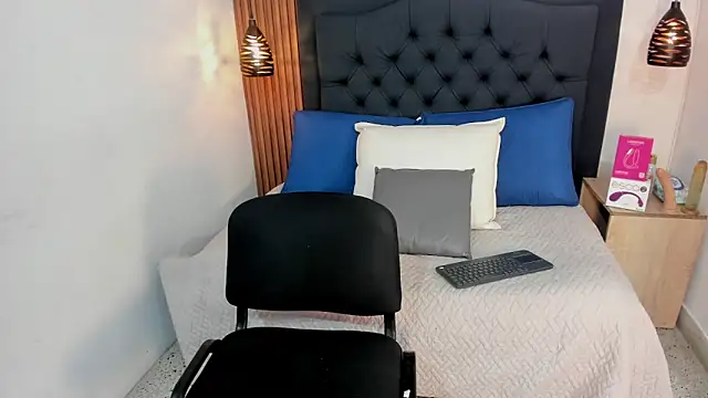 Hisoka 011 online show from 04/17/26, 07:38