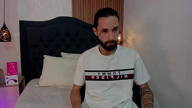 Hisoka 011 online show from 04/09/26, 07:20