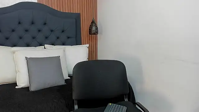 Hisoka 011 online show from 04/11/26, 08:01