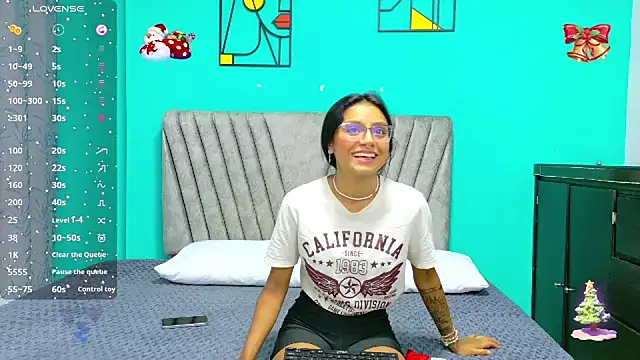 Soffia Konig  online show from 12/04/25, 08:19