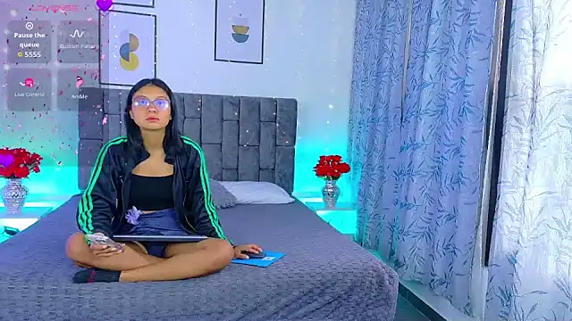 Soffia Konig  online show from 03/18/26, 12:08