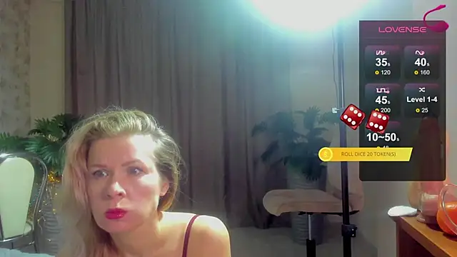 Julia Giulia online show from 01/12/26, 06:58