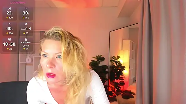 Julia Giulia online show from 05/03/26, 06:22