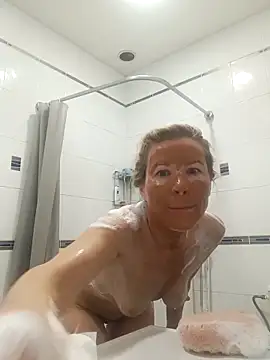 Julia Giulia online show from 11/16/25, 02:16