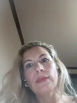 Julia Giulia online show from 10/01/25, 10:13