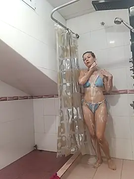 Julia Giulia online show from 11/05/25, 01:36