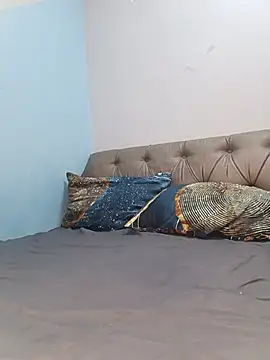 Julia Giulia online show from 11/24/25, 02:06