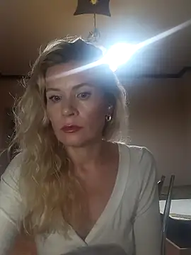 Julia Giulia online show from 10/04/25, 09:16