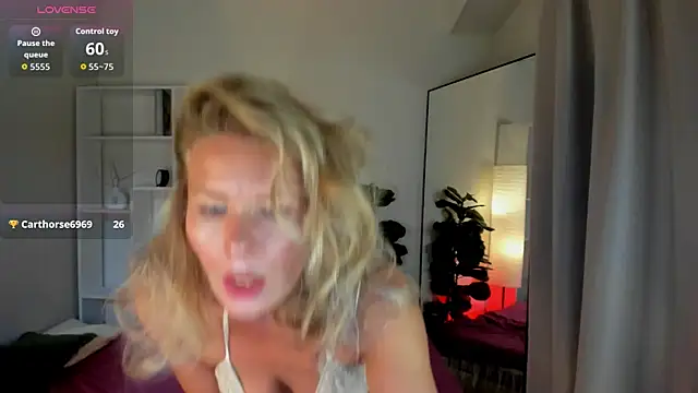 Julia Giulia online show from 07/12/26, 09:48