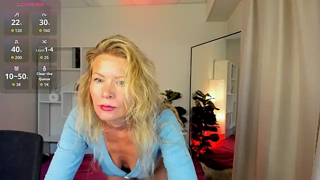 Julia Giulia online show from 06/26/26, 10:04