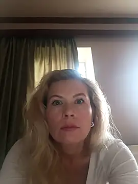 Julia Giulia online show from 10/01/25, 10:09