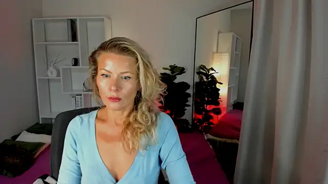 Julia Giulia online show from 07/02/26, 08:37