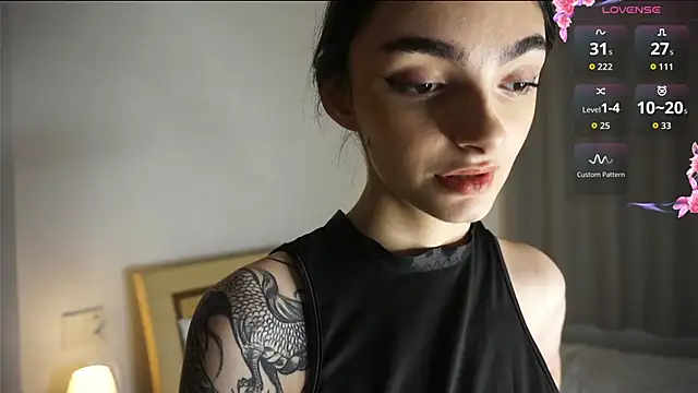 Morena Dolce online show from 10/31/25, 02:19