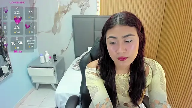 TIFFANY BELLO online show from 11/24/25, 10:32