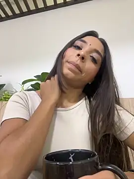 AnnyVega  online show from 11/04/25, 09:18