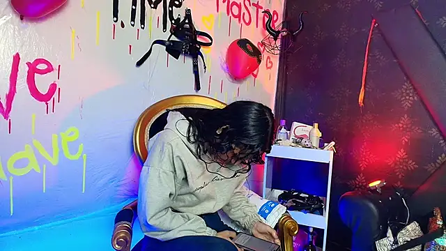 Sweettpleasure online show from 11/05/25, 01:47