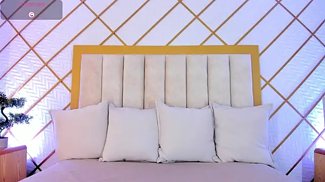 Snapshot of cocoamore chatting on 11/23/25, 11:31 cocoamore online show from 11/23/25, 11:31