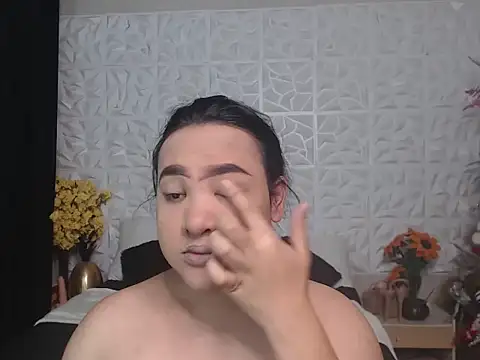 Hotcum ella online show from 12/16/25, 11:53