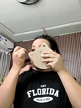 Hotcum ella online show from 10/27/25, 11:27