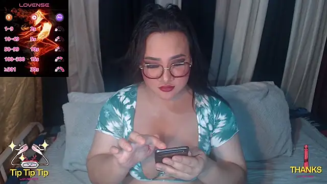 Hotcum ella online show from 05/01/26, 11:43