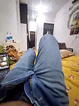 Snapshot of YoursThickDick chatting on 05/31/26, 04:13 YoursThickDick online show from 05/31/26, 04:13