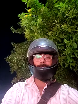 Snapshot of YoursThickDick chatting on 10/17/25, 04:31 YoursThickDick online show from 10/17/25, 04:31