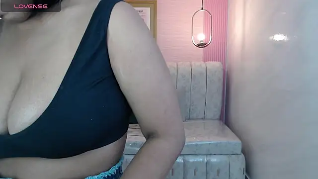 Snapshot of ambar_fox_s chatting on 10/11/25, 03:18 ambar fox s online show from 10/11/25, 03:18