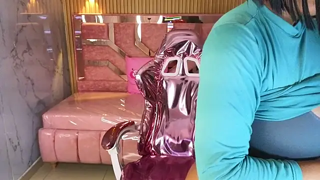 ambar fox s online show from 11/27/25, 08:09