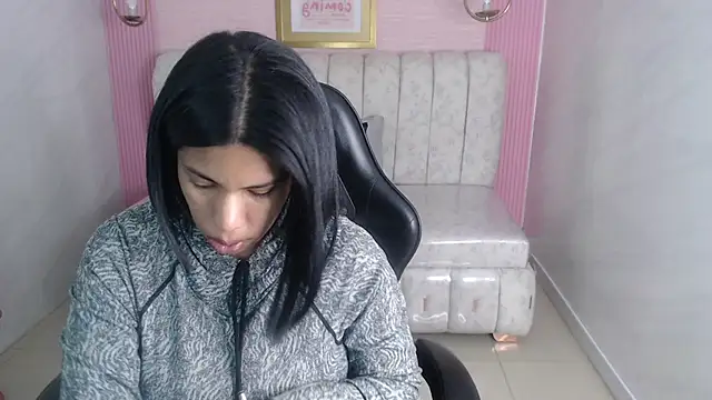 ambar fox s online show from 10/24/25, 03:05