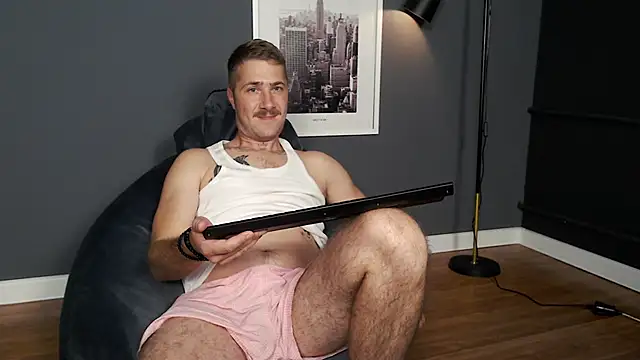 Snapshot of Mr_At_ chatting on 09/25/25, 07:14 Mr At online show from 09/25/25, 07:14