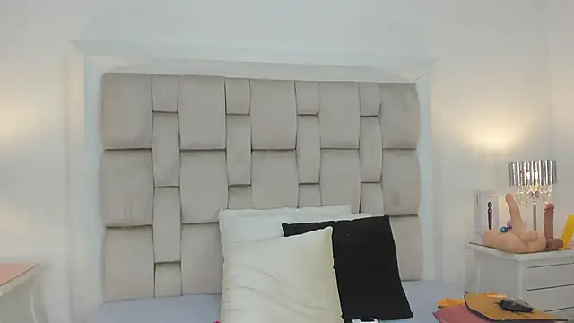 frehia dimou online show from 12/19/25, 11:34