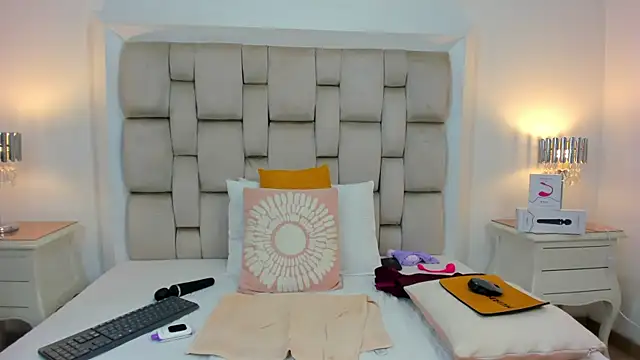 frehia dimou online show from 09/28/25, 03:08