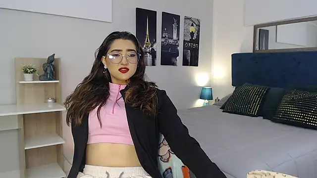 Snapshot of madame_lottie chatting on 10/10/25, 12:39 madame lottie online show from 10/10/25, 12:39