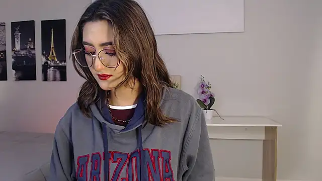 Snapshot of madame_lottie chatting on 09/17/25, 12:40 madame lottie online show from 09/17/25, 12:40