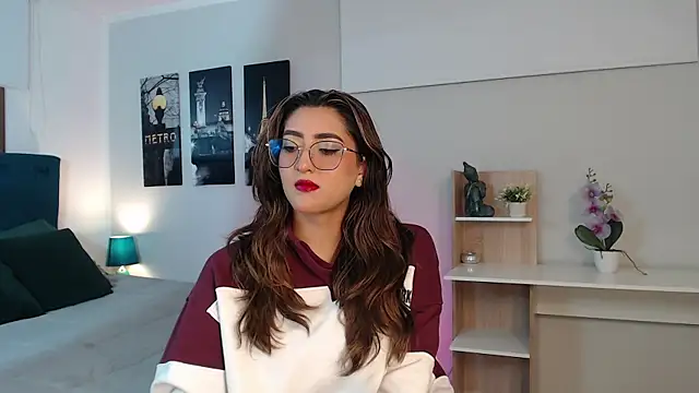 Snapshot of madame_lottie chatting on 09/16/25, 12:28 madame lottie online show from 09/16/25, 12:28