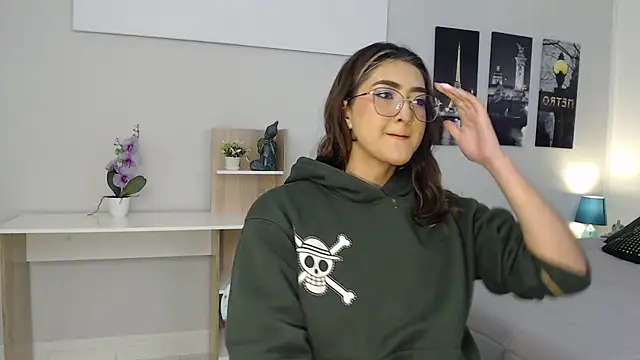 Snapshot of madame_lottie chatting on 10/14/25, 12:28 madame lottie online show from 10/14/25, 12:28