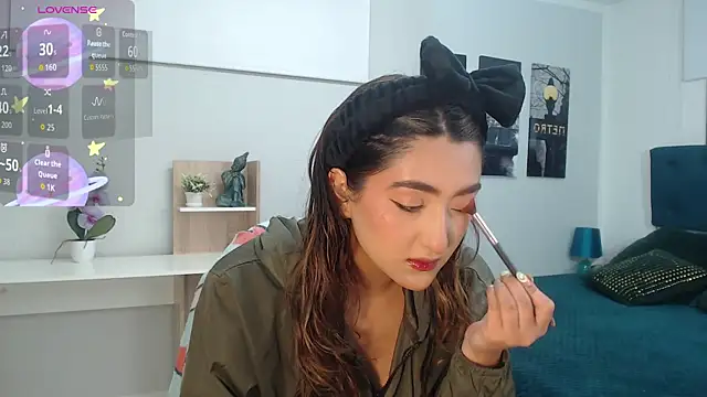 Snapshot of madame_lottie chatting on 09/24/25, 12:33 madame lottie online show from 09/24/25, 12:33