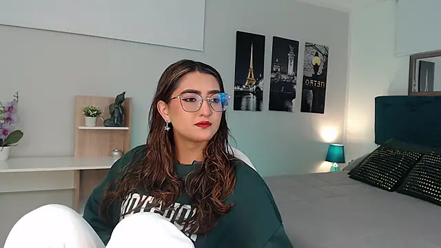 Snapshot of madame_lottie chatting on 10/08/25, 12:39 madame lottie online show from 10/08/25, 12:39