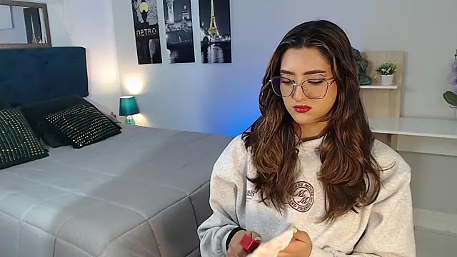 Snapshot of madame_lottie chatting on 09/29/25, 12:33 madame lottie online show from 09/29/25, 12:33