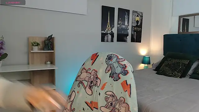 Snapshot of madame_lottie chatting on 10/06/25, 12:28 madame lottie online show from 10/06/25, 12:28