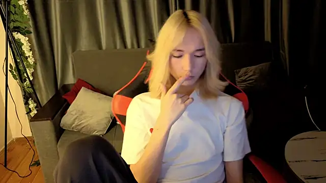 Snapshot of okerriella chatting on 01/10/26, 01:50 okerriella online show from 01/10/26, 01:50