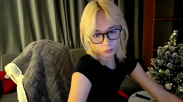 Snapshot of okerriella chatting on 01/09/26, 01:18 okerriella online show from 01/09/26, 01:18